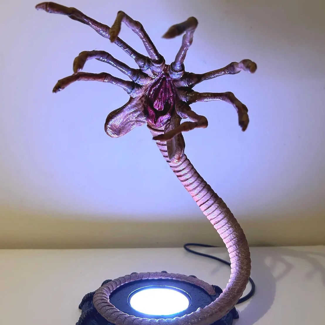 Luminária Alien Facehugger, De - Home Decor Inspo avaliação e preço