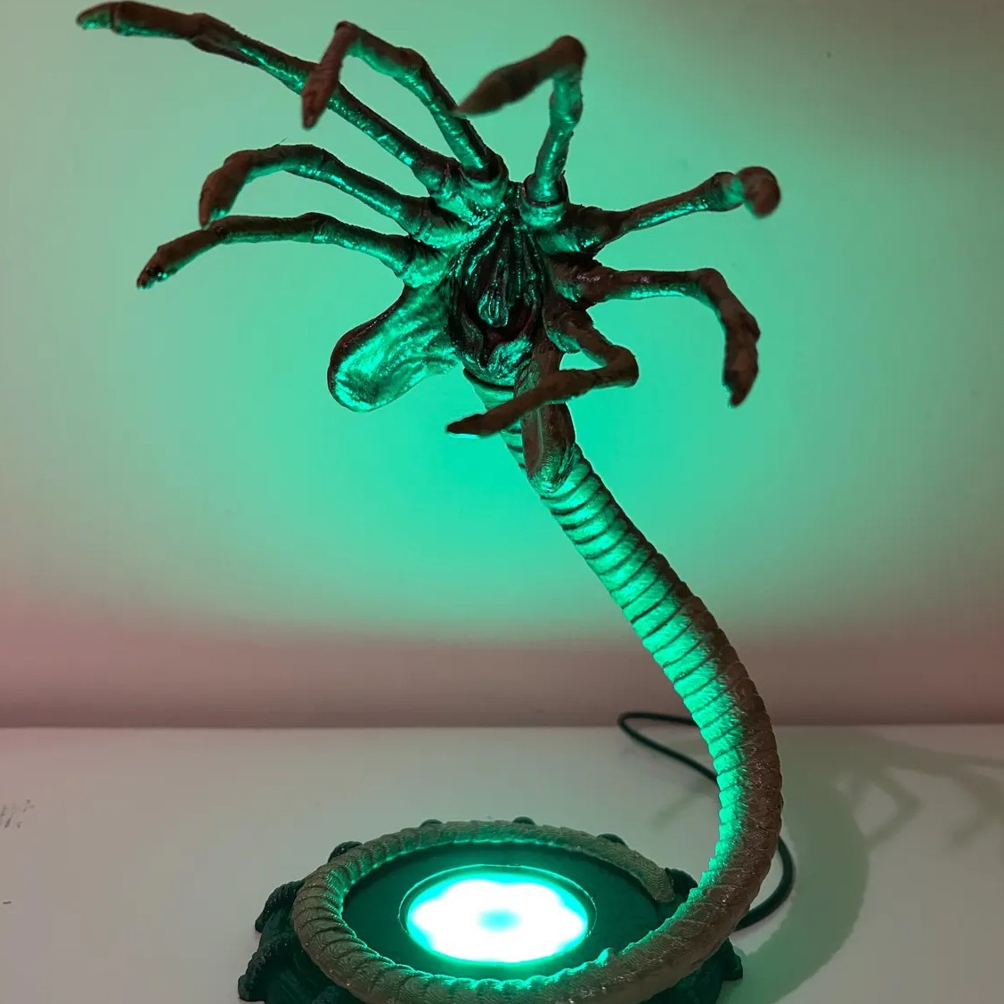 Luminária Alien Facehugger, De - Home Decor Inspo avaliação e preço
