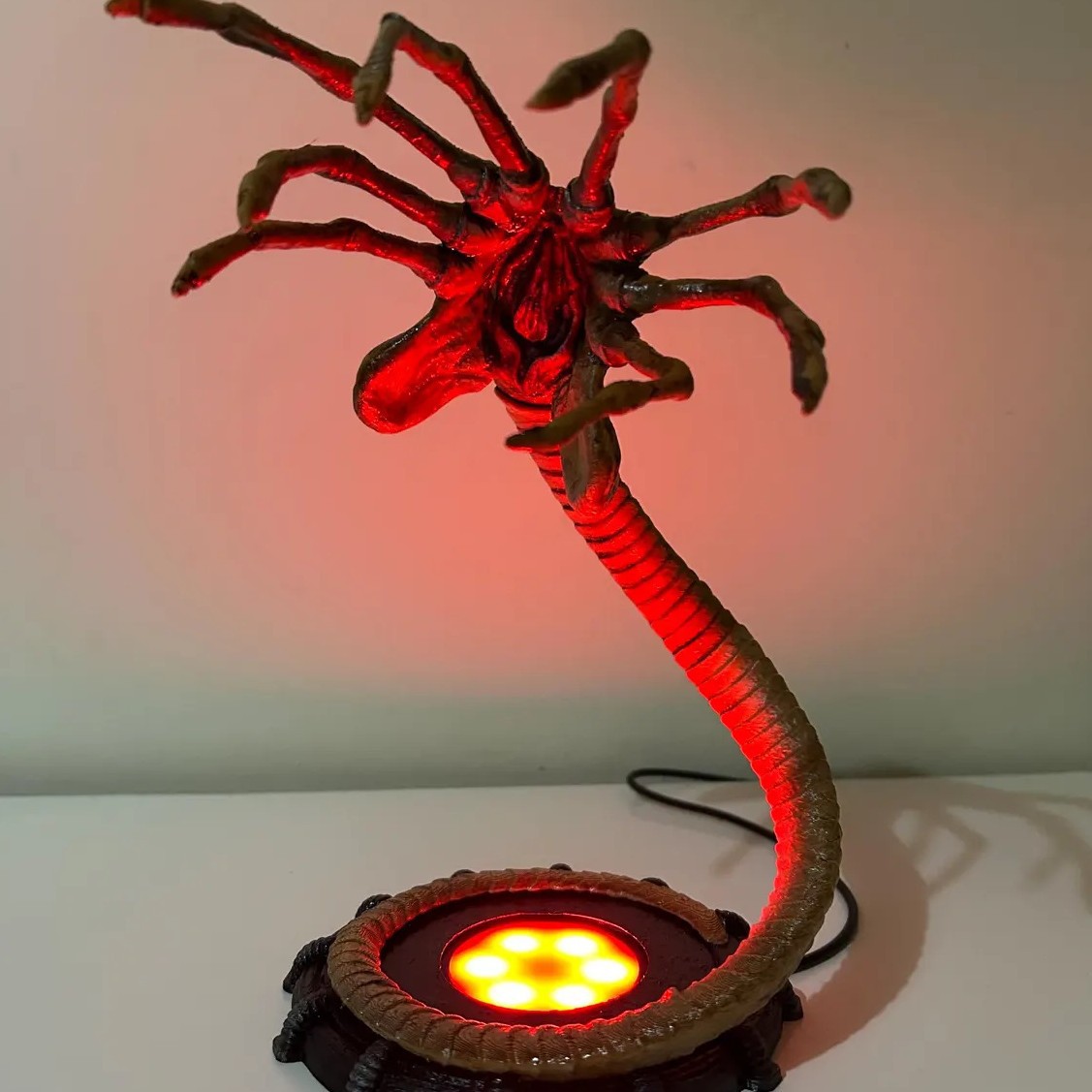 Luminária Alien Facehugger, De - Home Decor Inspo avaliação e preço
